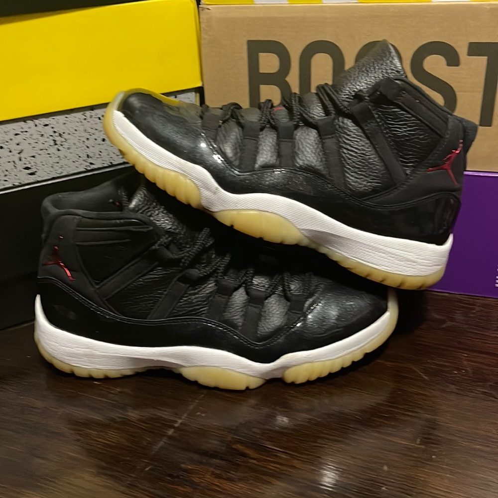 Size 9 - Jordan 11 Retro 72-10 2015